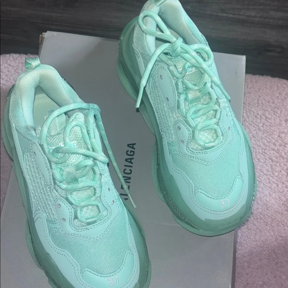 Balenciaga Shoes - Picture 1 of 6